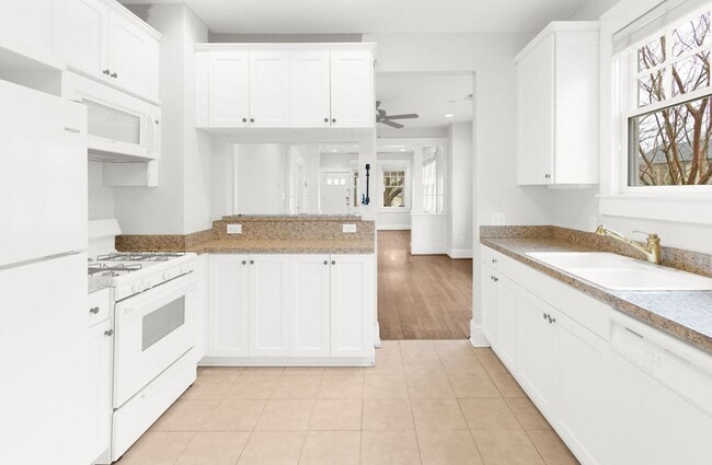 Building Photo - 2 Bed 2 Bath Home for Rent in Portsmouth