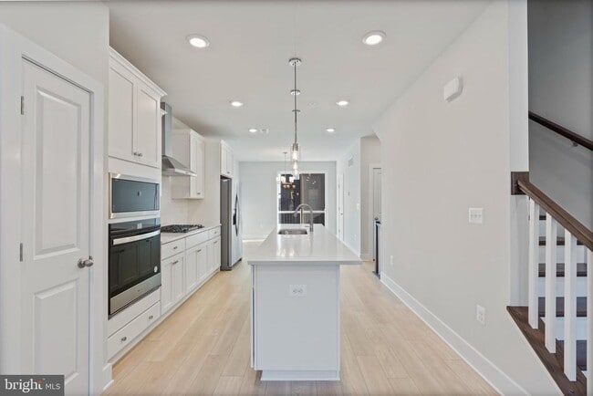 Building Photo - 2709 Light St