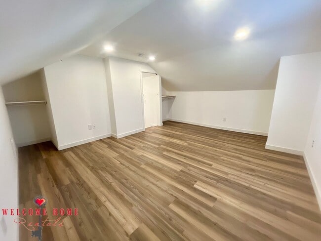 Building Photo - 4 bedroom home with air conditioning - Great location!!!  HUGE basement for your man cave or she ...