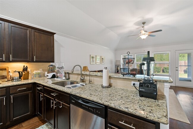 Building Photo - 4927 Applewood Crest Ln
