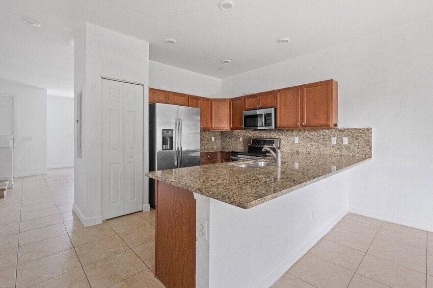 Building Photo - 5288 Ashley River Rd