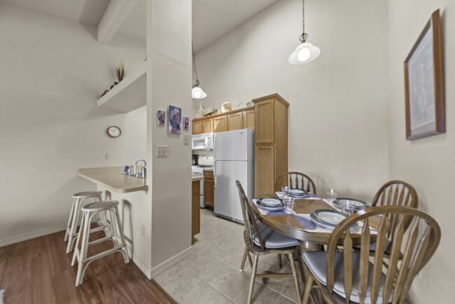 Building Photo - 101 Racquet Dr