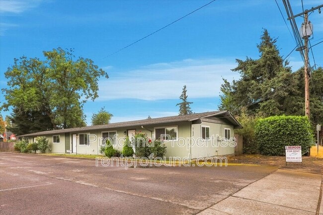 Building Photo - 742 SE 13th Ave