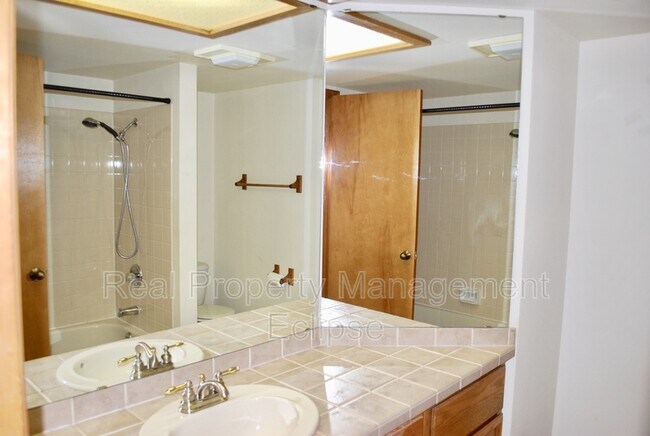 Building Photo - 9910 NE 119th St