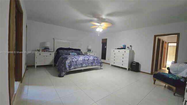 Building Photo - 15305 SW 74th Ct