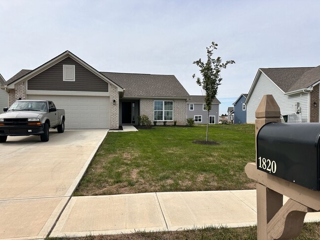 Primary Photo - 1820 N Clearwater Dr