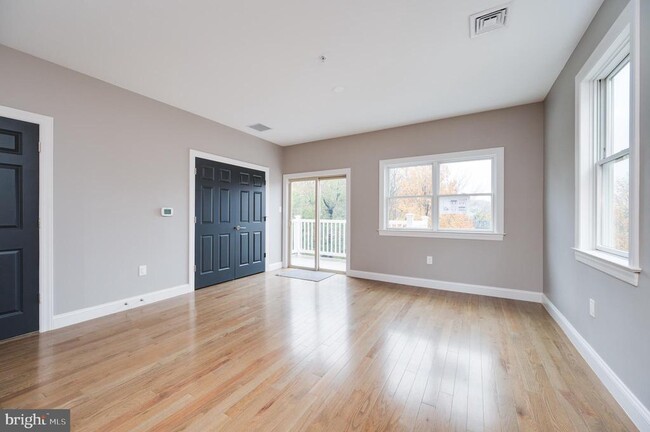 Building Photo - 1020 Penn St