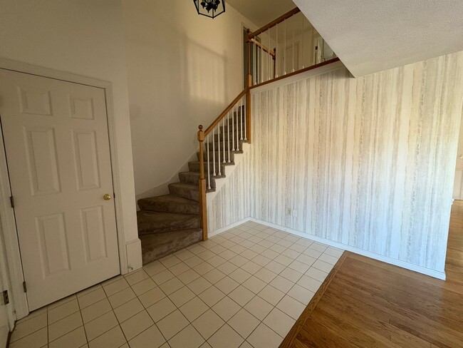 Building Photo - Private Home | 3 Bedroom 2 Bathroom | Huge...