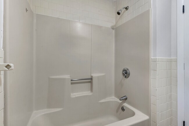 Building Photo - 107 Roosevelt St