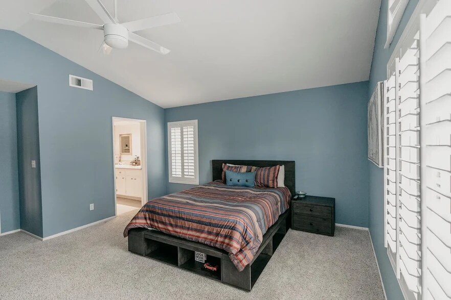 Building Photo - 15656 Carrousel Dr