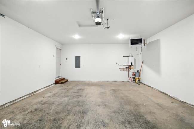 Building Photo - New & Upgraded 4BD Home!