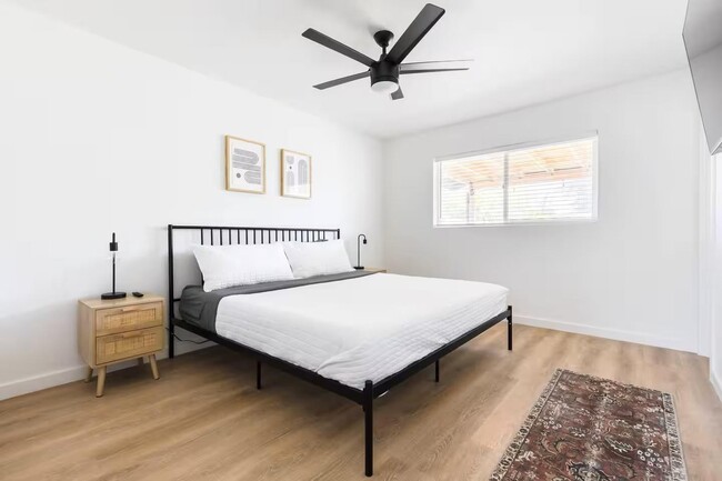 Building Photo - 8447 E Vernon Ave