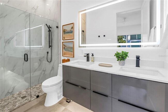 Building Photo - 2065 Goldenrod St