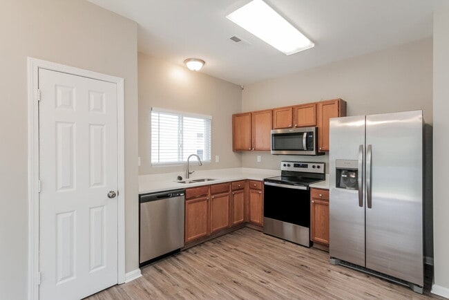 Building Photo - 10243 Hugue Way