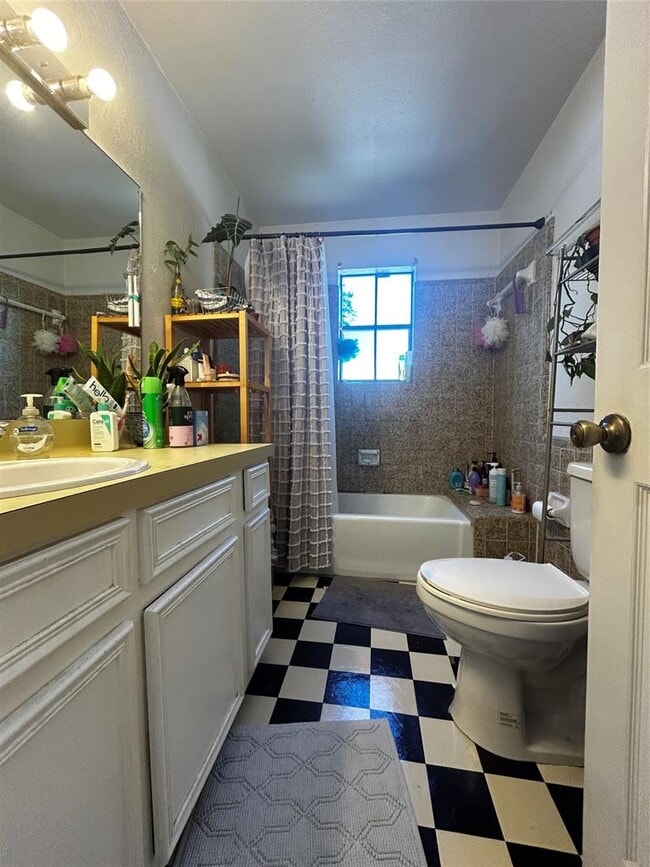 Building Photo - 4511 Avenue B