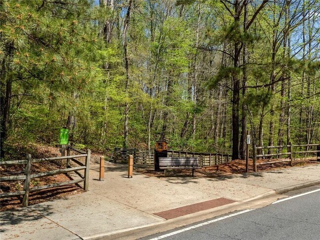 Building Photo - 285 Vista Ln