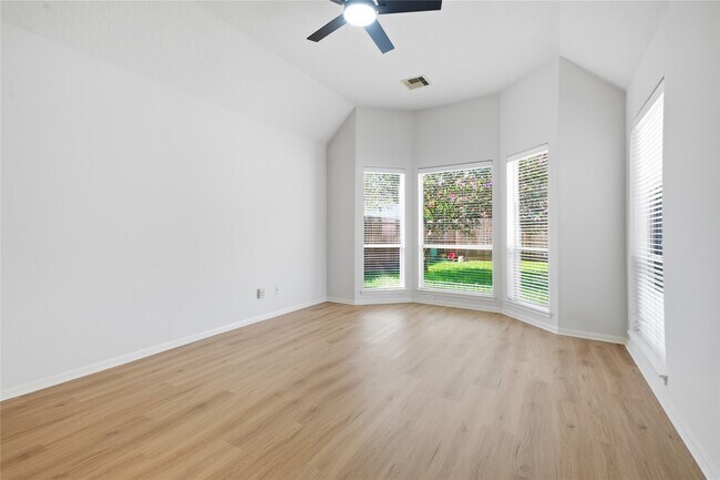 Building Photo - 6165 Darlington Ct