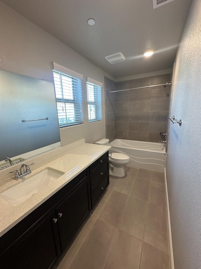 Building Photo - 1325 E Via Viola Way