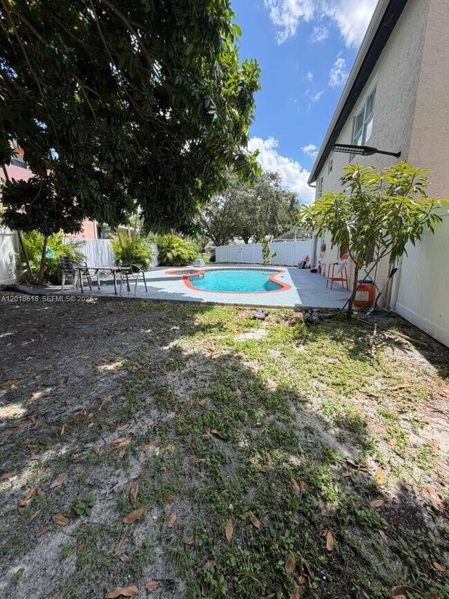 Building Photo - 5740 SW 57th Way