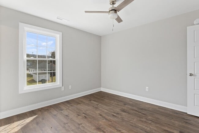 Building Photo - 1013 B St