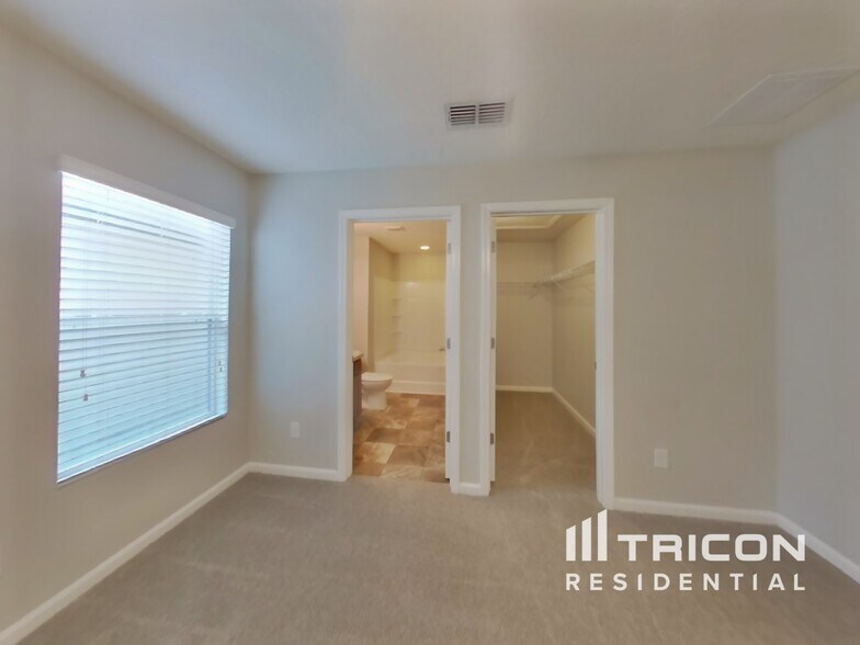 Building Photo - 8675 Julia Marie Cir