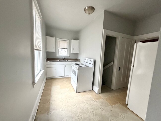 Building Photo - 2 or 3 Bed/1 Bath House for Rent!