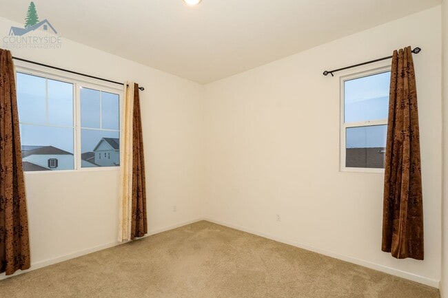 Building Photo - 577 Bedfordshire Dr