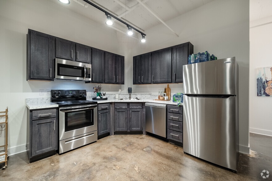 Studio - 556SF - Kitchen - HiTone Lofts