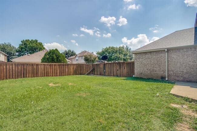 Building Photo - 1520 Eaglepoint Dr