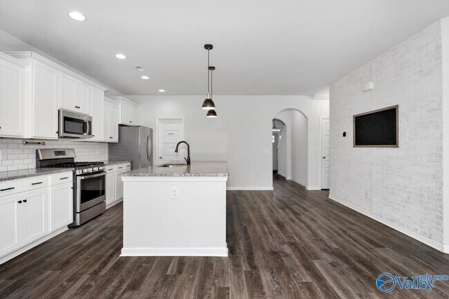 Building Photo - 171 Kingswood Dr