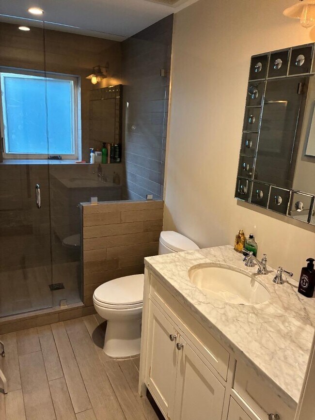 Building Photo - 212 Dwight Rd