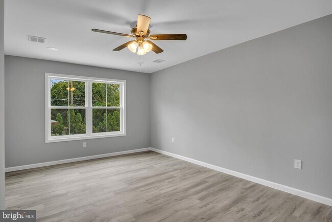 Building Photo - 1500 Embassy Dr