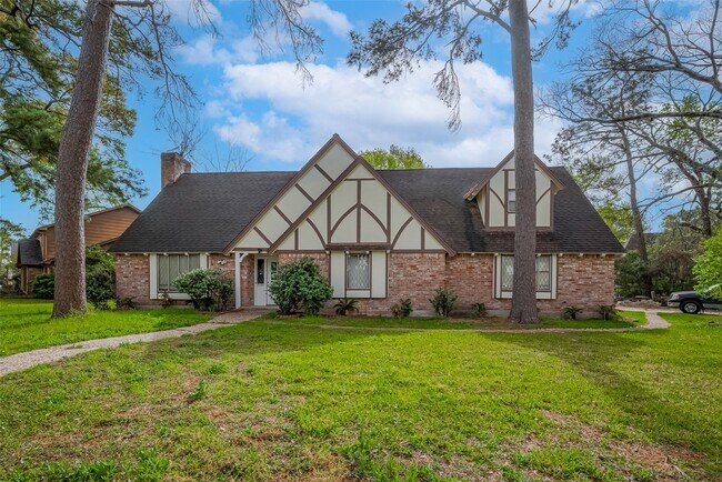 Building Photo - 811 Loire Ln