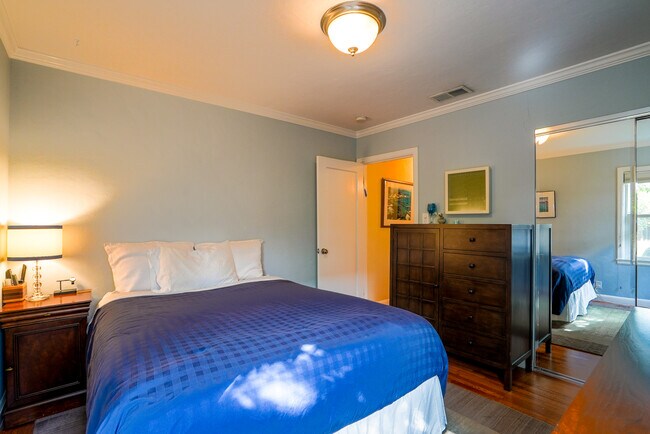 Building Photo - 610 Topaz St