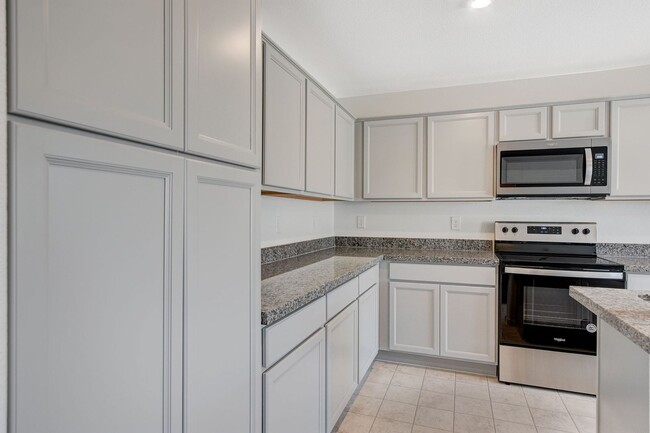 Building Photo - Newer Home in Indian Springs!