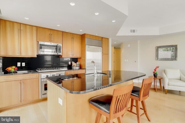 Building Photo - 1111 19th St N