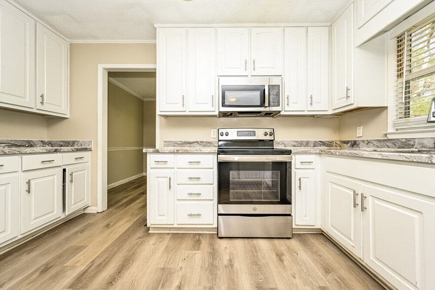 Building Photo - 120 Tanglewood Dr