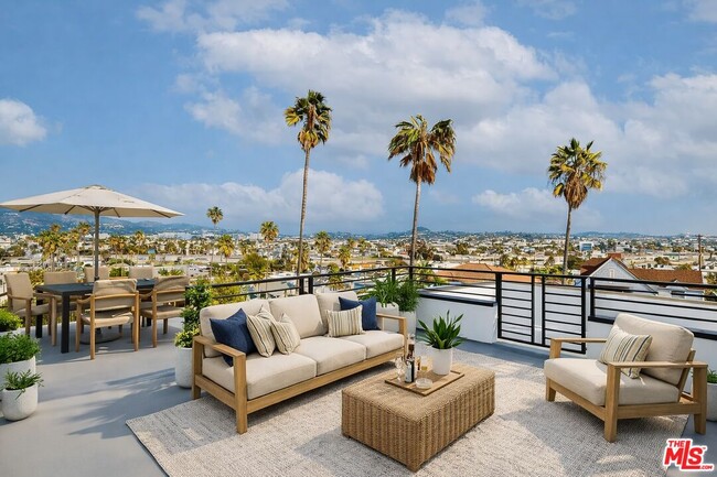 Building Photo - 525 Normandie Ave