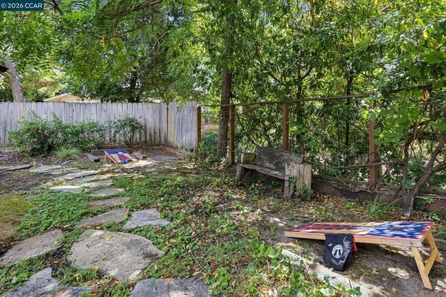 Building Photo - 783 Los Palos Manor