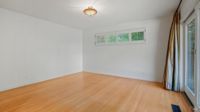 Building Photo - 389 Mountain View Ave