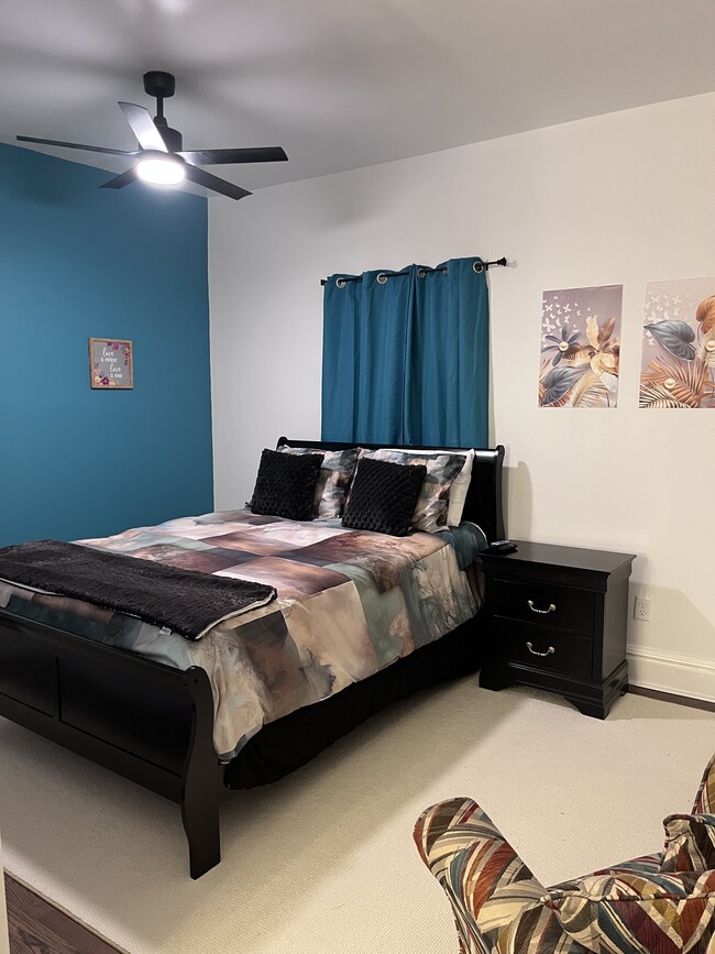 Building Photo - 53 Lincoln Ave W