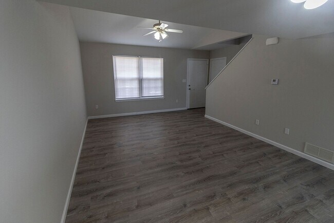 Building Photo - 5305-5307-5307 Currituck Ln