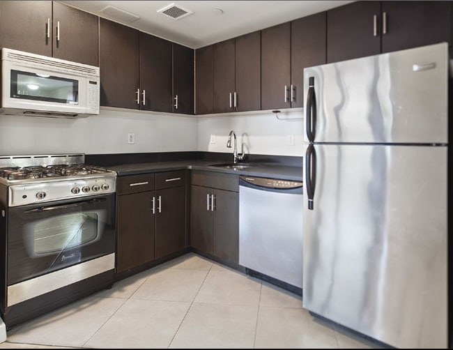 Building Photo - 1810 3rd Ave