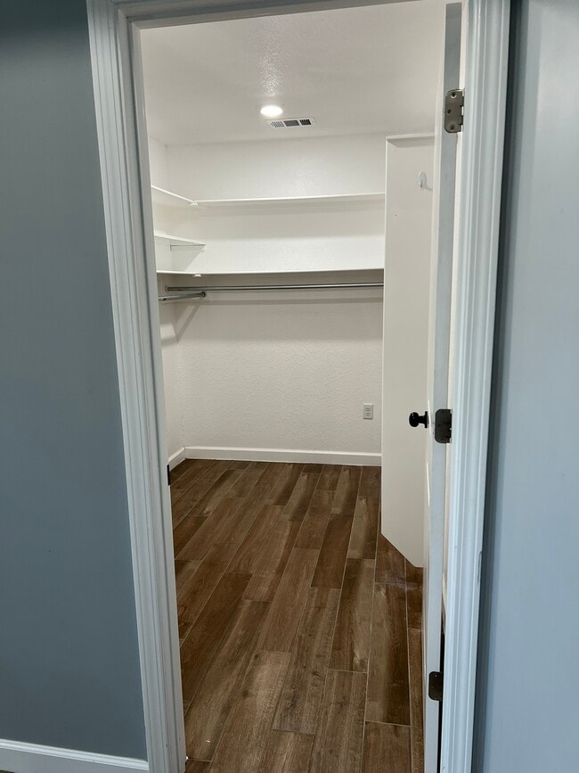 Building Photo - 701 Troy Cove