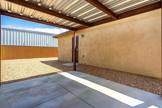 Building Photo - 615 S Santa Rita Ave