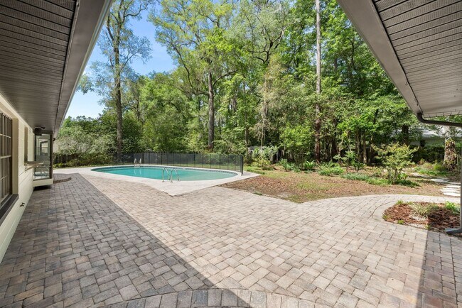 Building Photo - Spacious Pool Home in Desirable NW Gainesville
