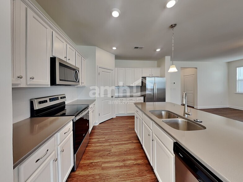 Building Photo - 115 Hazel Pk Dr