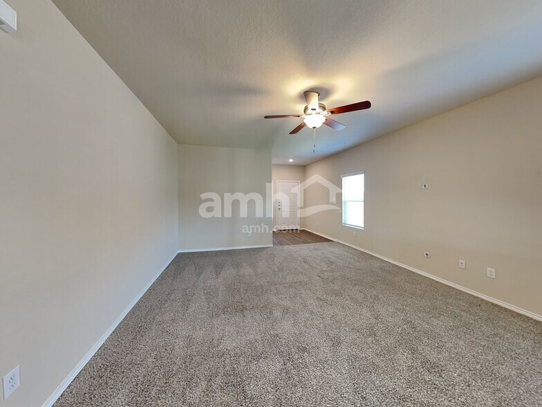 Building Photo - 747 Red Barn Bnd