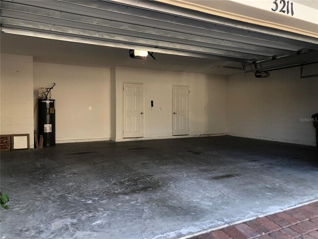 Building Photo - 3211 Silver Fin Way