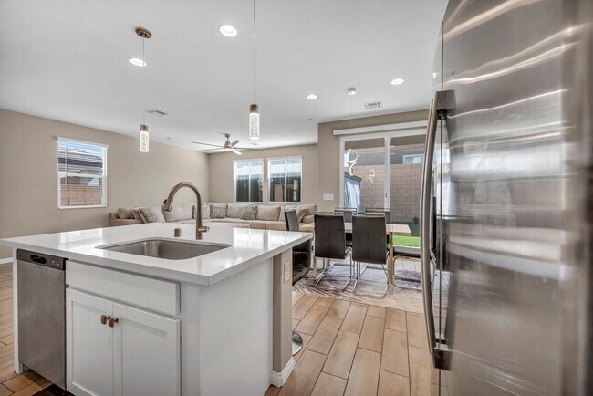 Building Photo - 688 Monroe Hl Pl